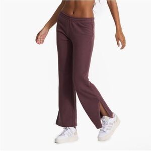 NEW Vuori Women’s Sedona Wideleg Sweatpants Chestnut Purple XL